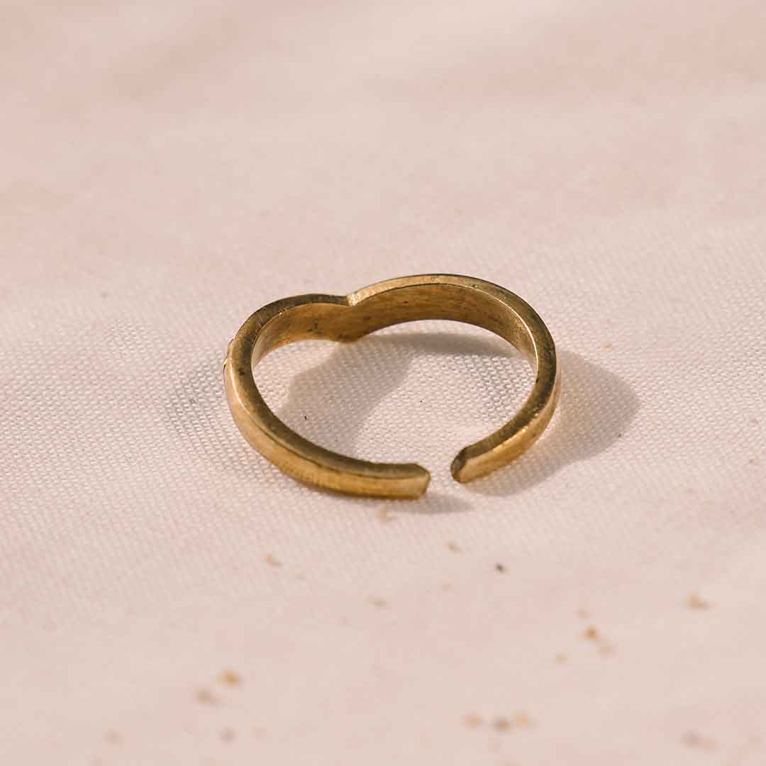 In diesem Bild sieht man den größenverstellbaren Verschluss des Boho Rings.