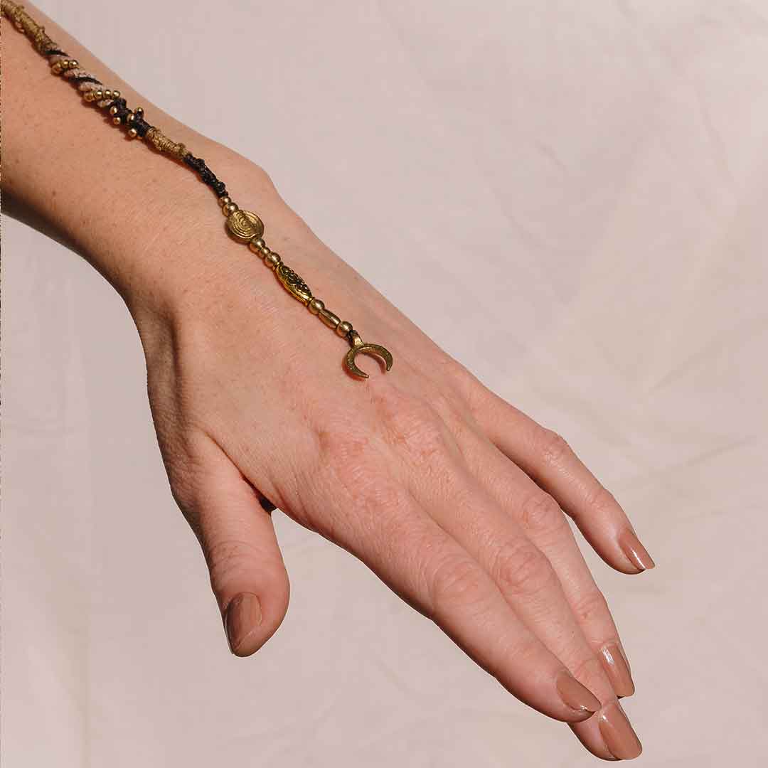 Dieses Bild zeigt die Hairwrap von einer Hand gehalten.