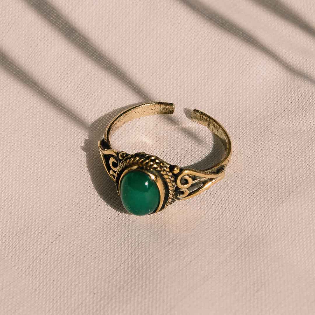 Dieses Bild zeigt den grünen Onyx Stein des Boho Ring.