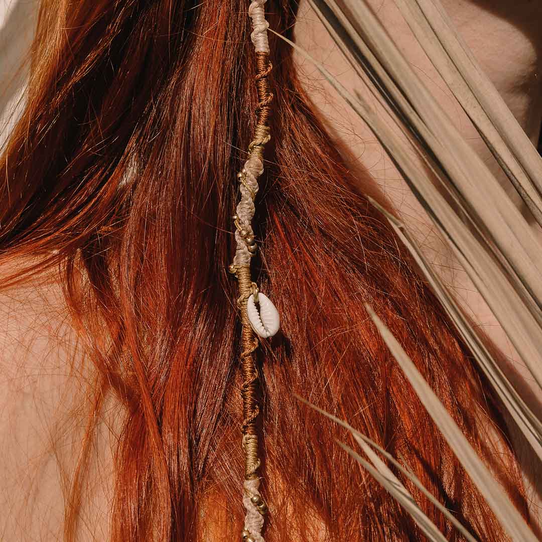 Dieses Bild zeigt die Hairwrap im Haar einer Frau.